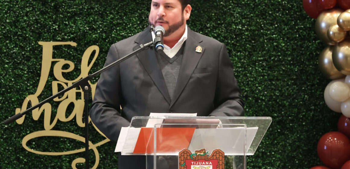 2 Encabeza Ismael Burgueño conmemoración por el Día de la Maestra y el Maestro