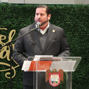 Encabeza Ismael Burgueño conmemoración por el Día de la Maestra y el Maestro