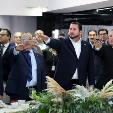 2 Ismael Burgueño encabeza toma de protesta del nuevo Consejo Directivo de CANACO