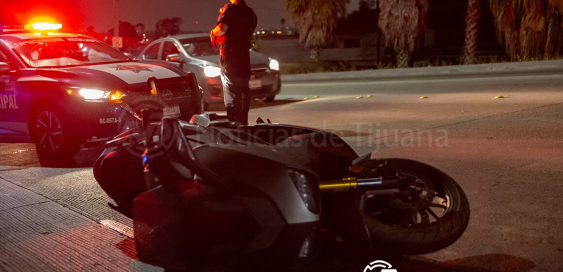 3 Balean estadounidense a bordo de su motoneta en el bulevar Cuauhtémoc