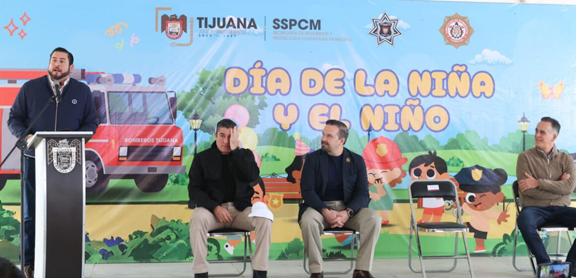 3 Convive alcalde con niñas y niños en festejo por el día de la Niña y el Niño