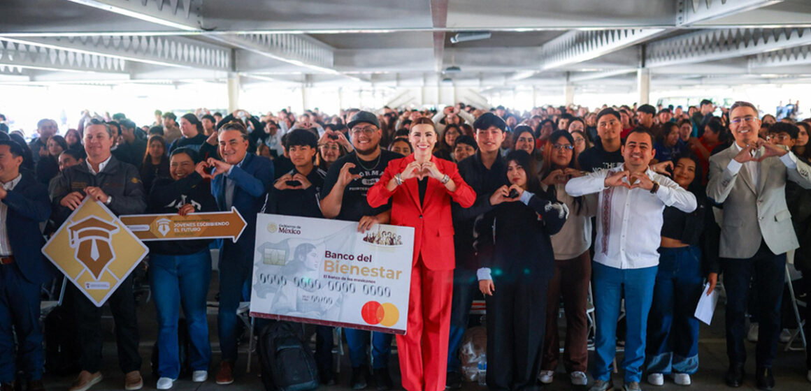 Encabeza gobernadora entrega de tarjetas “Jóvenes Escribiendo el Futuro”