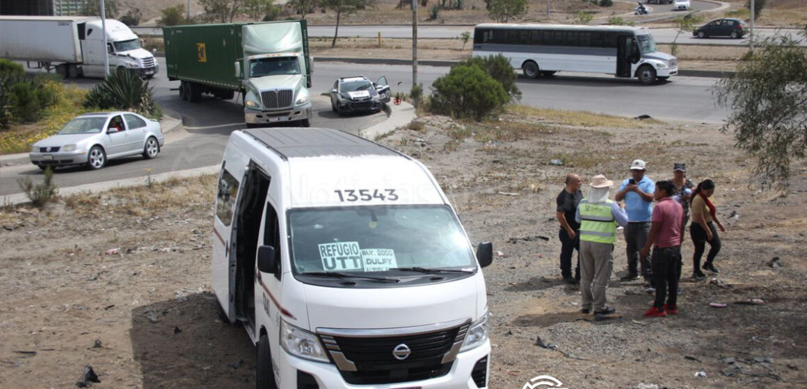4 Taxi de ruta pierde el control en el boulevard 2000 y deja tres lesionados