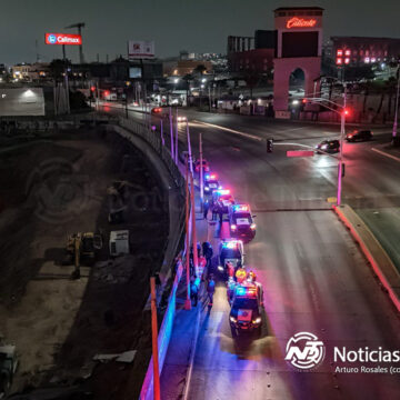 Conductor estadounidense choca su Tesla contra un cerco en el fraccionamiento Hipódromo