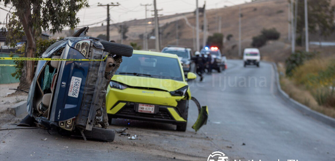 4 Accidente en Honda Civic deja a una pareja sin vida