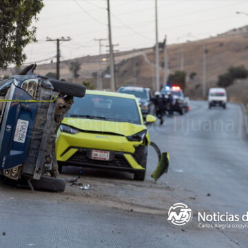 Accidente en Honda Civic deja a una pareja sin vida