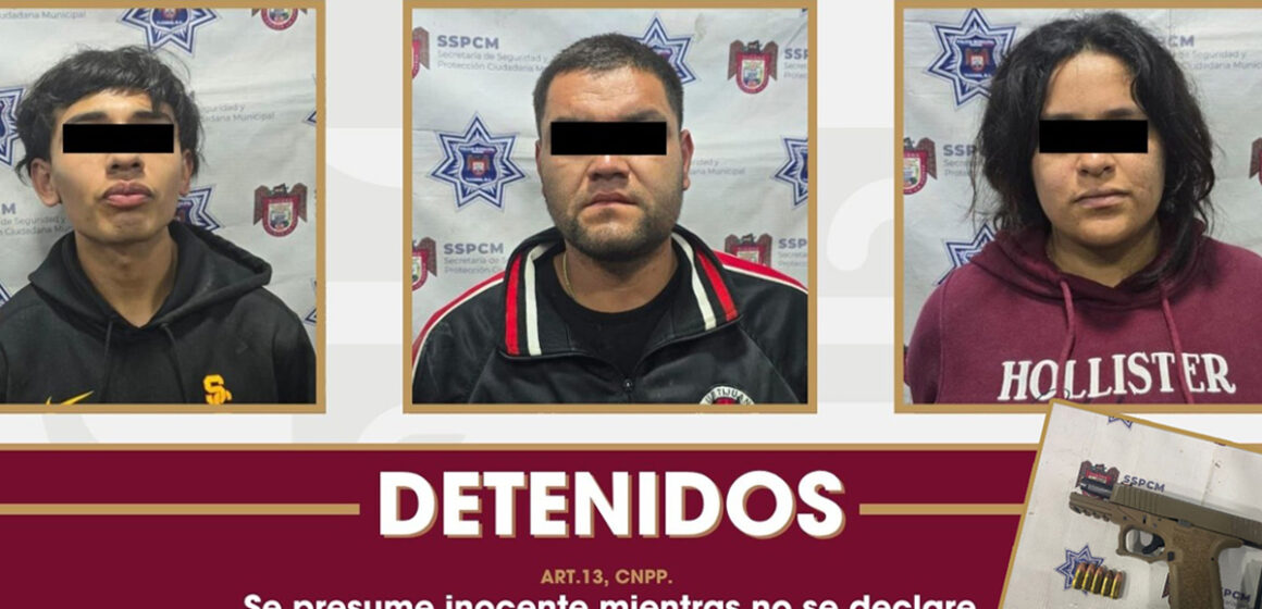 443r4545t Policía de Tijuana detiene a cuatro y confisca arma