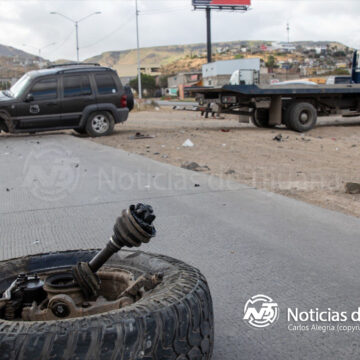 Joven choca en bulevar 2000 contra Jeep por cruce indebido