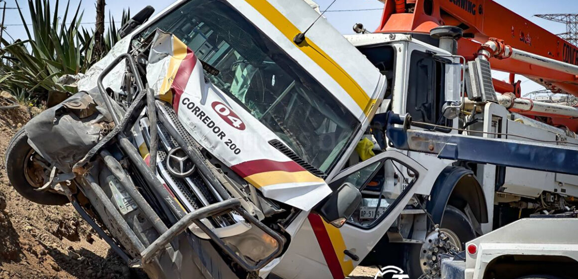9 Choque Múltiple en Corredor 2000 Deja 10 Vehículos Dañados y Más de 10 Personas Lesionadas