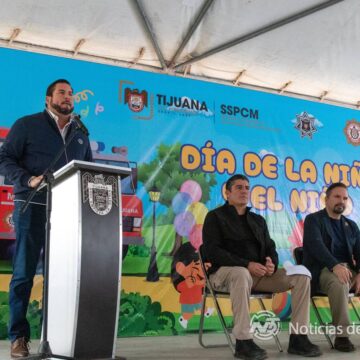 Ayuntamiento de Tijuana celebra el Día del Niño con hijos de policías y bomberos