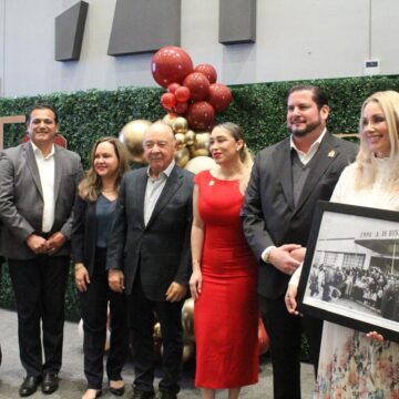Regidor Arturo Aguirre destaca labor docente en celebración del Día del Maestro