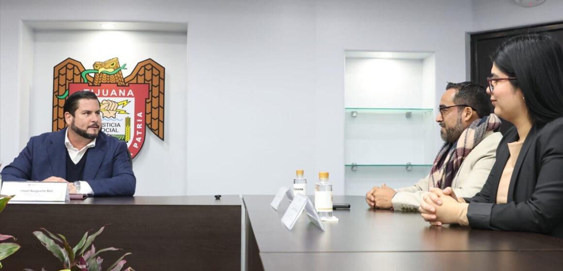 cxz Suscribe Ismael Burgueño convenio de colaboración con Unipac para el impulso de proyectos educativos