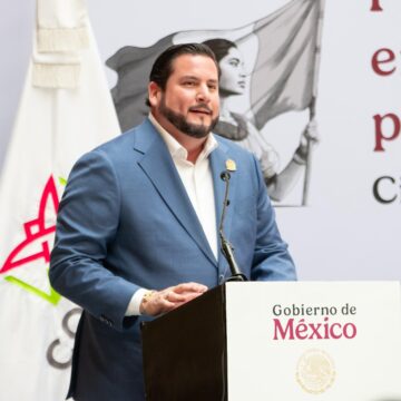 Burgueño atestigua histórica alianza entre Mexicana de Aviación y Correos de México