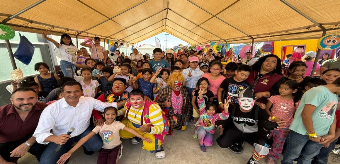 fs Regidor Arturo Aguirre celebró con alegría a madres, niñas y niños: “Fue una tarde mágica”