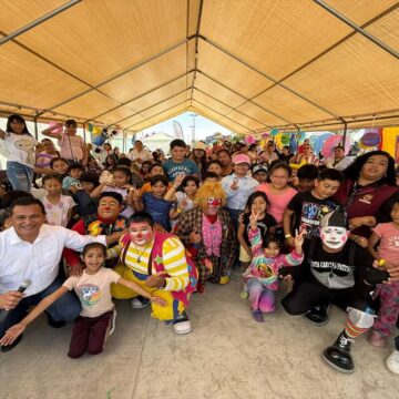 Regidor Arturo Aguirre celebró con alegría a madres, niñas y niños: “Fue una tarde mágica”