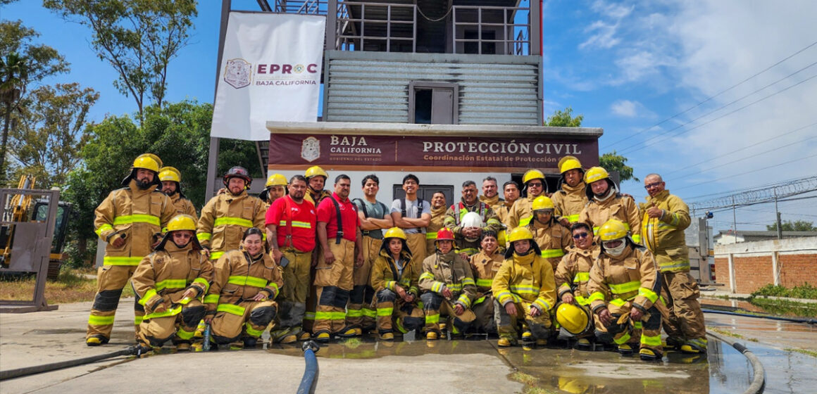 gh Capacita Protección Civil Estatal a personal de Coca-Cola en respuesta a incendios