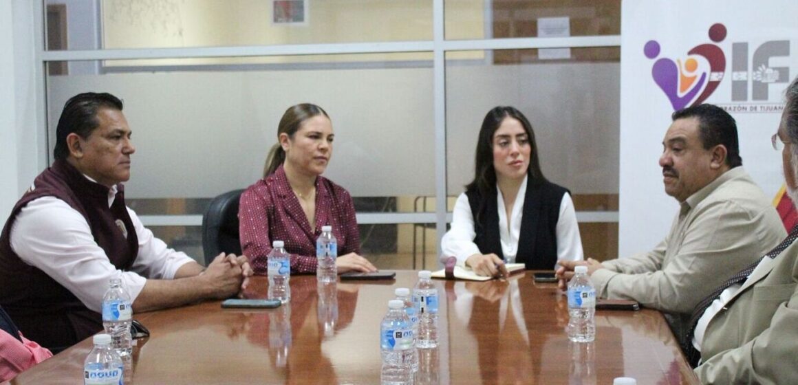 Regidor Arturo Aguirre recorre SDIF Tijuana y reconoce su gran labor solidaria