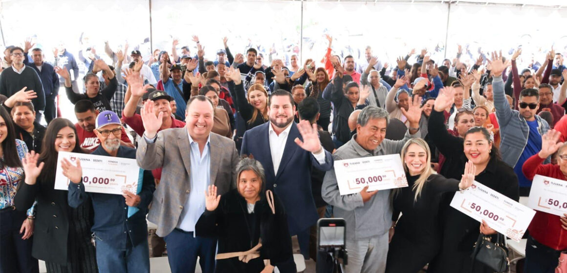 q Entrega presidente municipal Ismael Burgueño 438 créditos a emprendedores de Tijuana