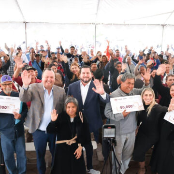 Entrega presidente municipal Ismael Burgueño 438 créditos a emprendedores de Tijuana 