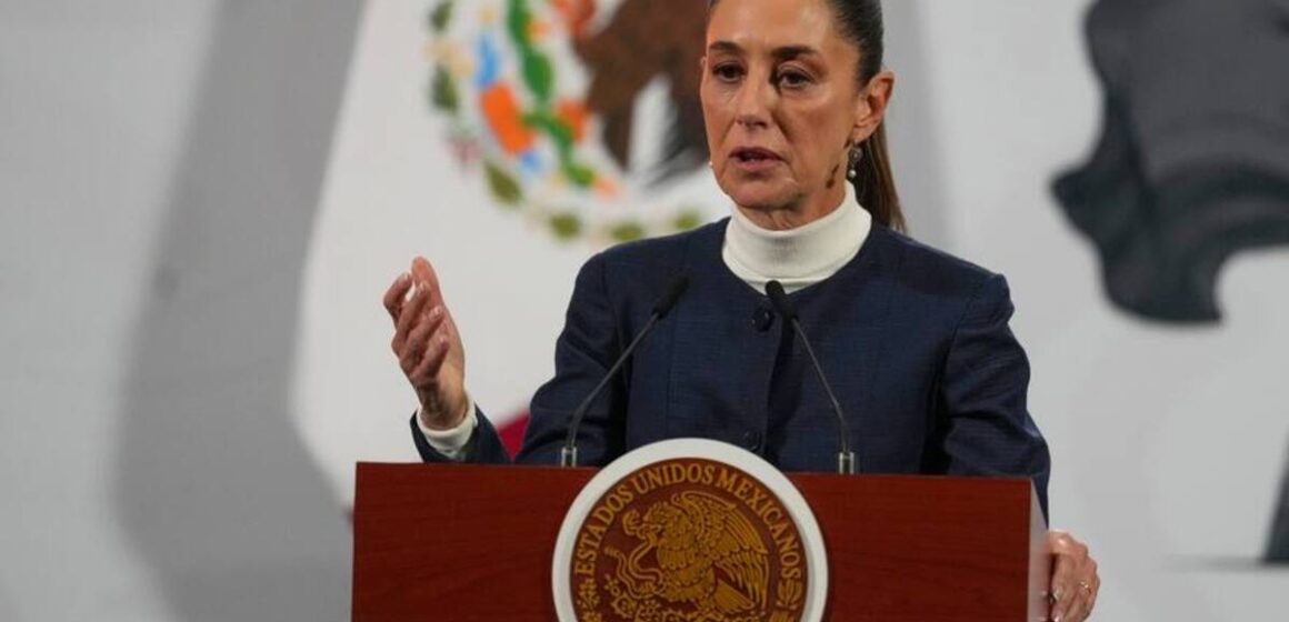 Gobierno federal anuncia aumento salarial a docentes, mientras expertos proponen reforzar la capacitación