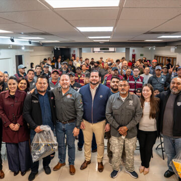 vcx Entregan uniformes al personal de campo del Ayuntamiento de Tijuana