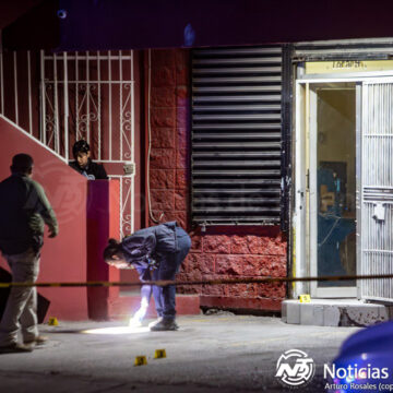 1 Ataque armado en local de abarrotes deja a un hombre al borde de la muerte