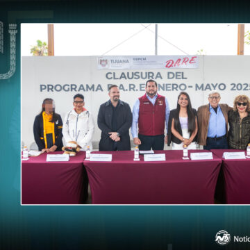 Entrega Ismael Burgueño reconocimientos del programa D.A.R.E en beneficio de estudiantes de primaria y secundaria