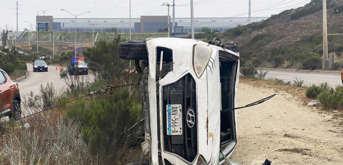 1 Volcadura en bulevar Barcelona rumbo a Villas del Prado