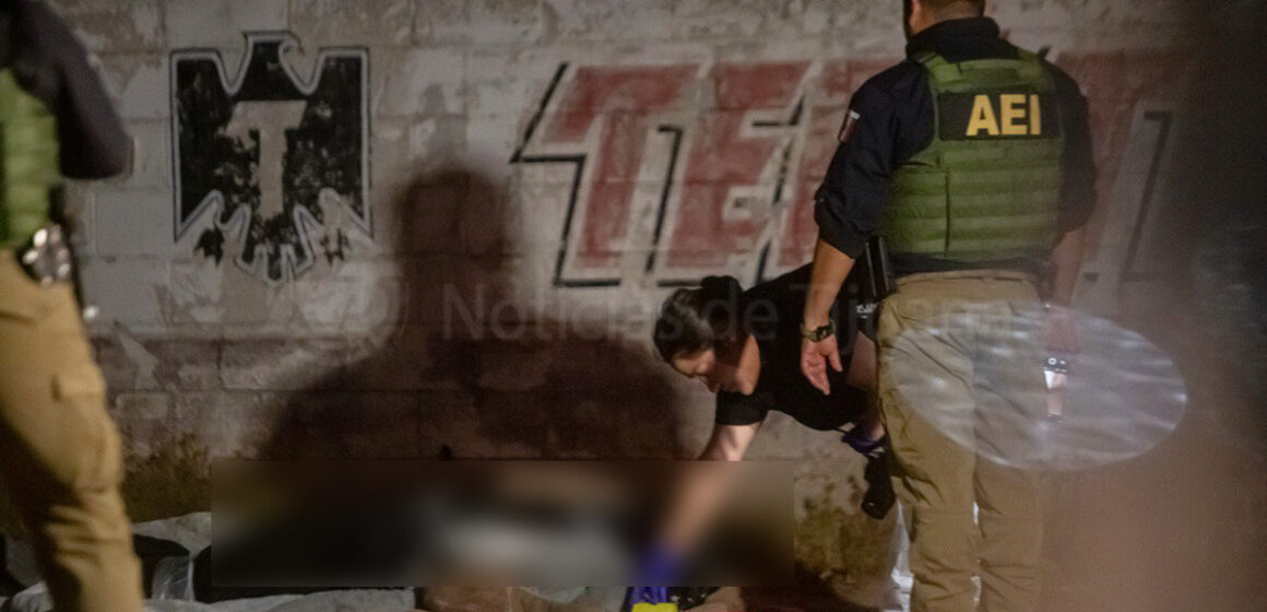 Localizan cuerpo sin vida envuelto entre cobijas y atado con cinta adhesiva