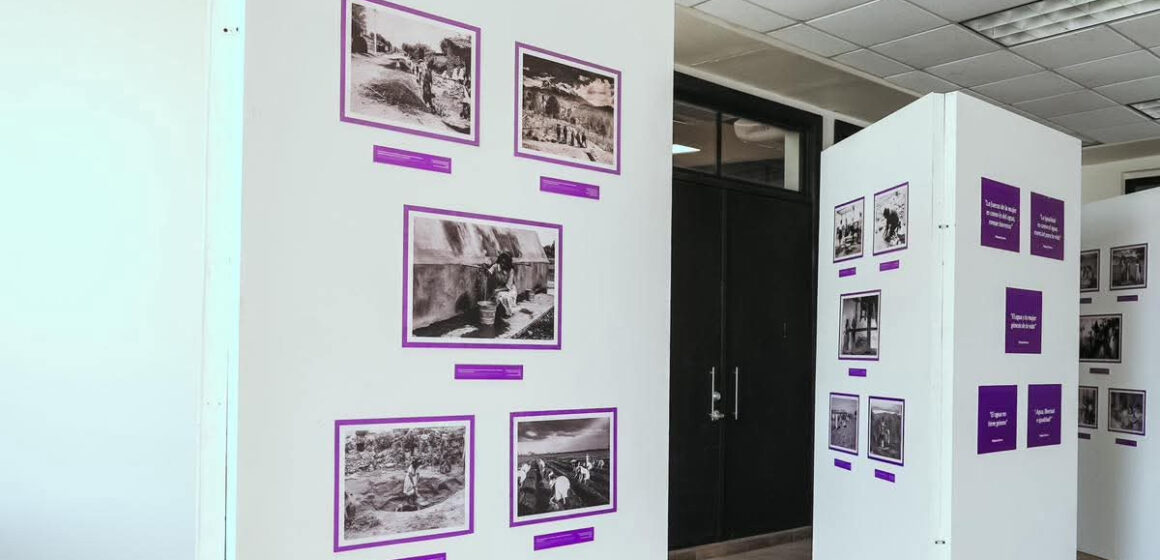 1 Llevan expo fotográfica agua y género a estudiantes de Cecyte BC