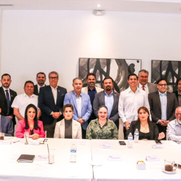 1 Alcalde Román Cota presenta proyectos estratégicos al Consejo Empresarial de Tecate