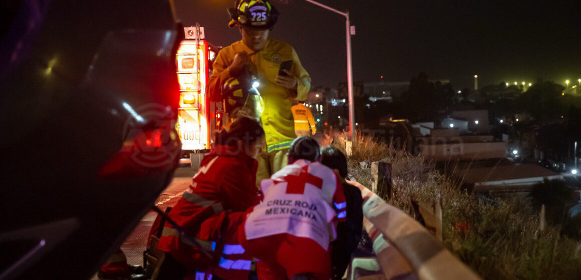 Volcadura en Playas de Tijuana deja un lesionado
