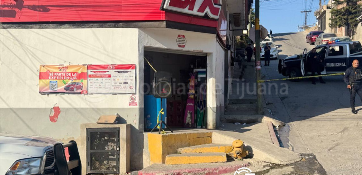 Balean a pareja dentro de tienda SIX; el muere y ella sobrevive…  ¡Agresor huye!
