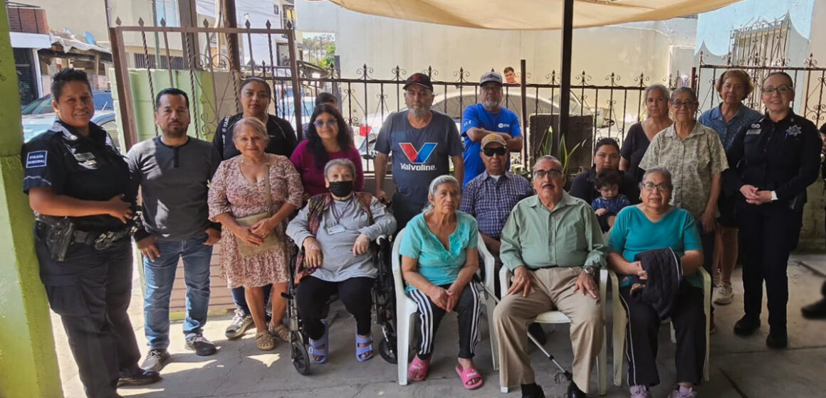 3 Sostuvo Policía Municipal reunión con residentes de la colonia Manuel Rivera Anaya