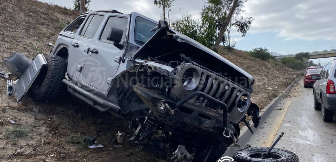 5 Joven huye tras provocar accidente contra vehículo de la CESPT sobre la Vía Rápida Poniente