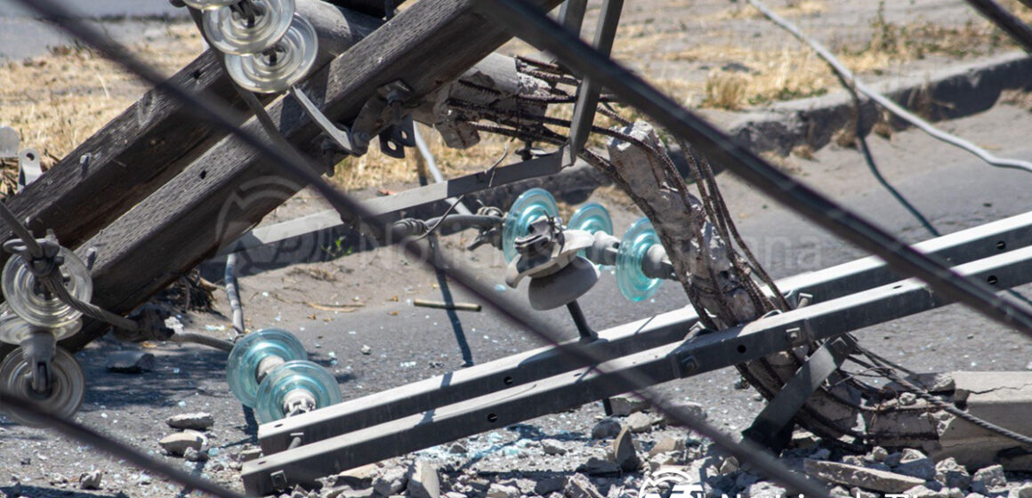 Cae poste y cables en avenida Venecia, Villa Fontana
