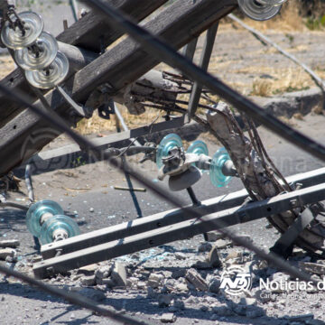 Cae poste y cables en avenida Venecia, Villa Fontana