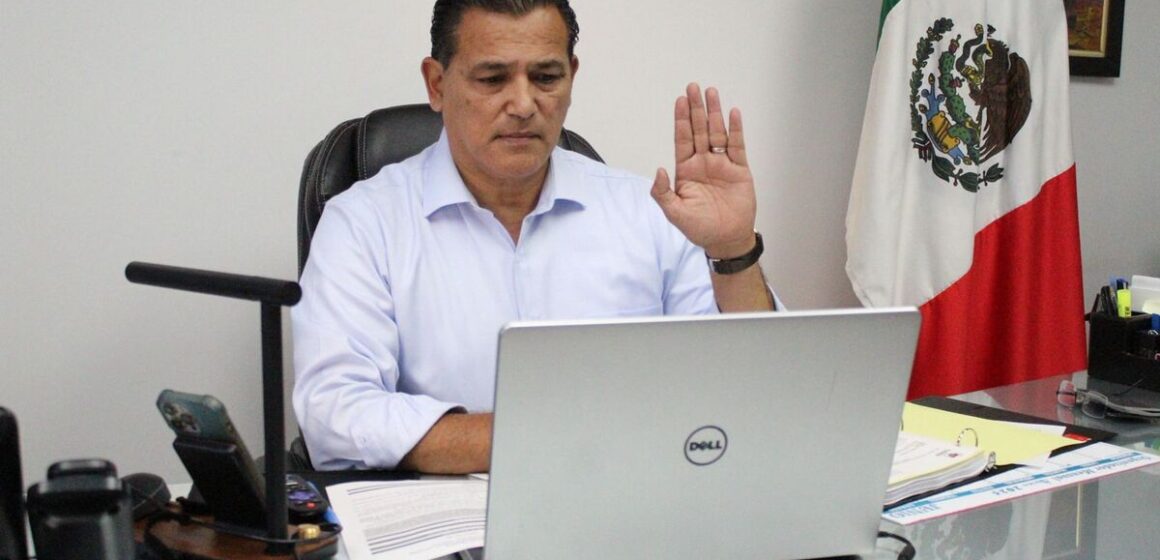 Regidor apoya donación de predios para preparatoria