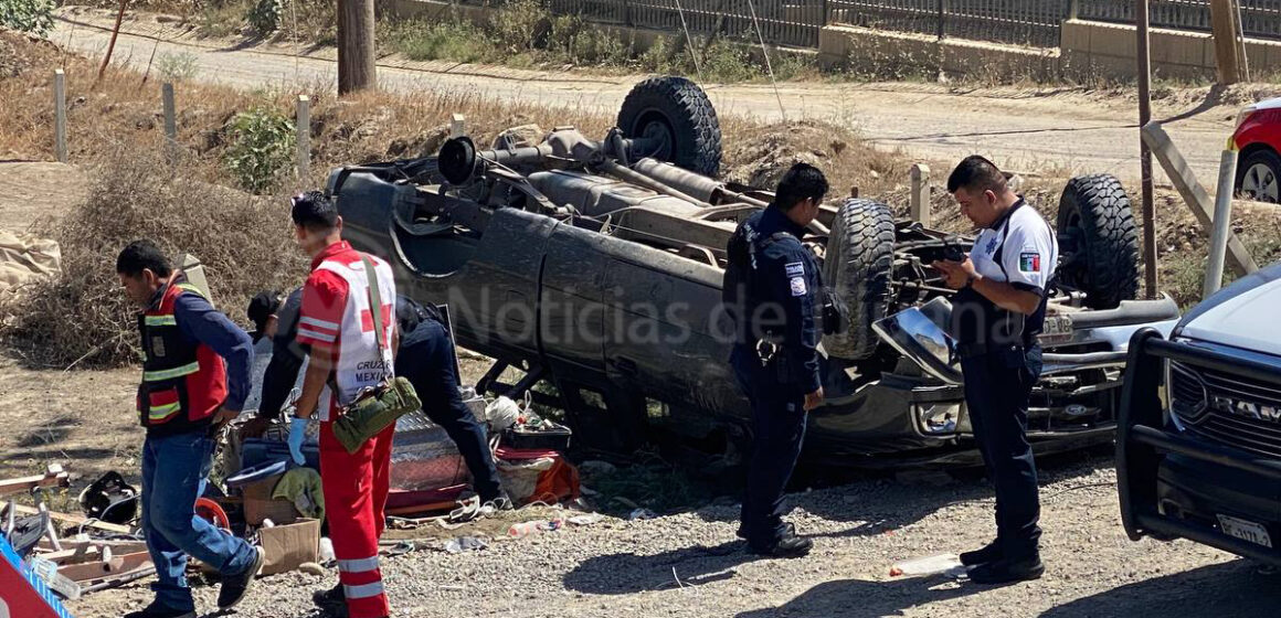 Conductor vuelca sobre bulevar 2000 y logra salir ileso
