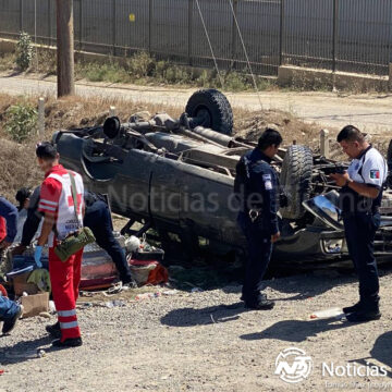 Conductor vuelca sobre bulevar 2000 y logra salir ileso