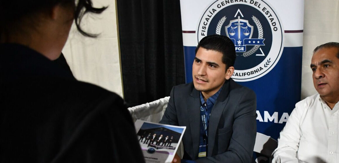 Realiza FGE feria del empleo en Universidad Xochicalco estrechando lazos con estudiantes