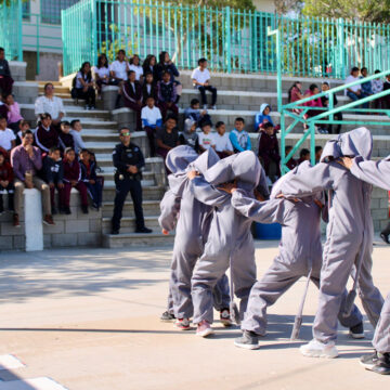 Realiza gobierno de Tecate “lunes cívico” en la primaria 15 de septiembre