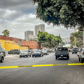 Lesionan a hombre a tiros y dejan mensaje con amenazas en zona dorada de Tijuana