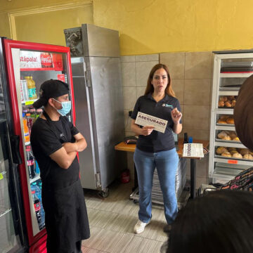 Imparte COEPRIS BC curso de capacitación a panaderías