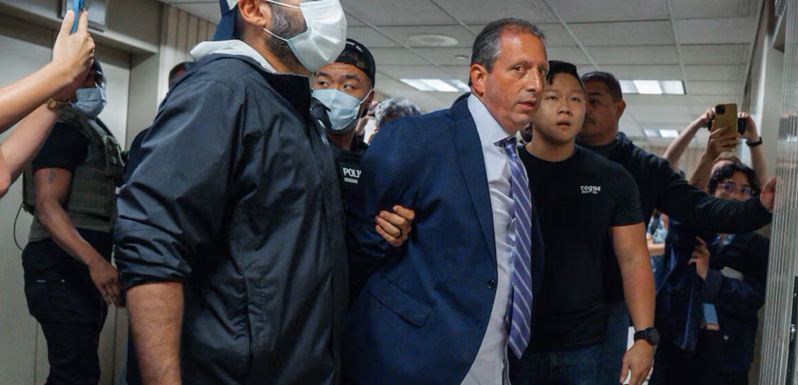 Detienen a Brad Lander, candidato demócrata a la alcaldía de Nueva York, en corte de inmigración en Manhattan