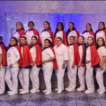 Se gradúan usuarias de CEJUM como auxiliares de enfermería