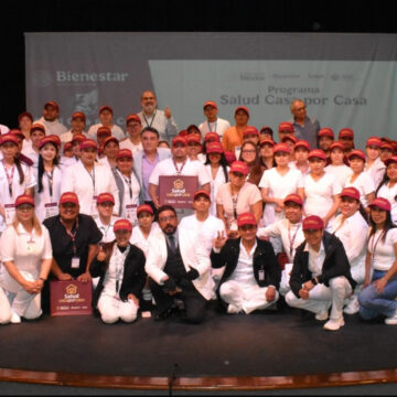 Médicos y enfermeras reciben equipo para el programa Salud Casa por Casa: Ruiz Uribe