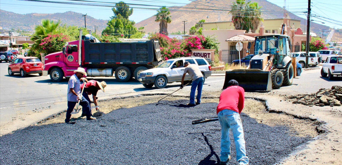 Bachea gobierno de Tecate calle de la colonia El Descanso