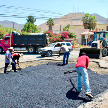 Bachea gobierno de Tecate calle de la colonia El Descanso