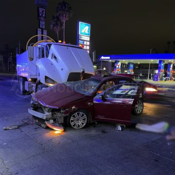 Muere conductor tras impactarse contra camión pesado en el bulevar Agua Caliente